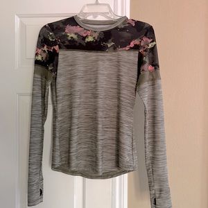Lija long-sleeve athletic top - size small